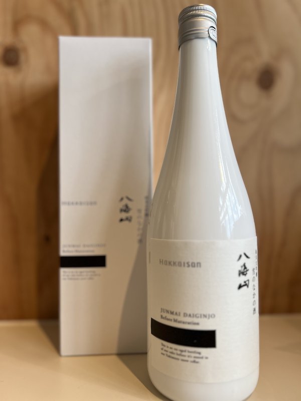 画像1: 八海山〜雪のなかの酒〜純米大吟醸720ml (1)