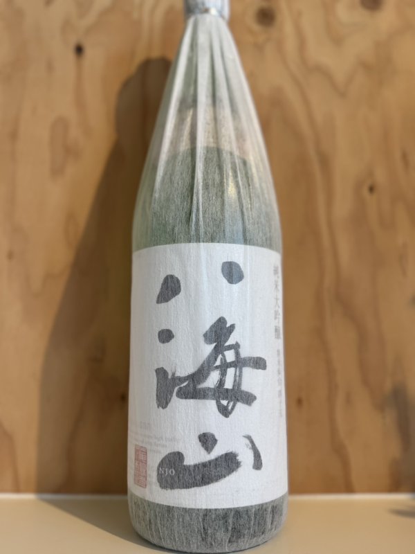画像1: 八海山　純米大吟醸1.8L (1)